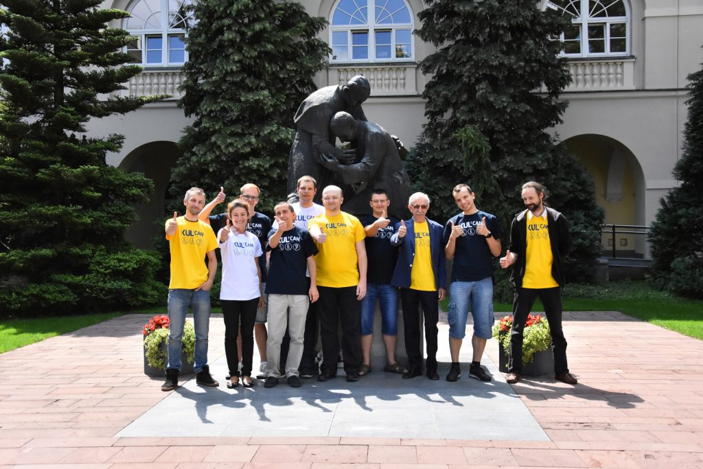 Od lewej: Marcin, Sylwia, Daniel, Bartek, Piotr, Mateusz, Radek, Bogusław Marek (Dyrektor KUL CAN), Andrzej, Henryk